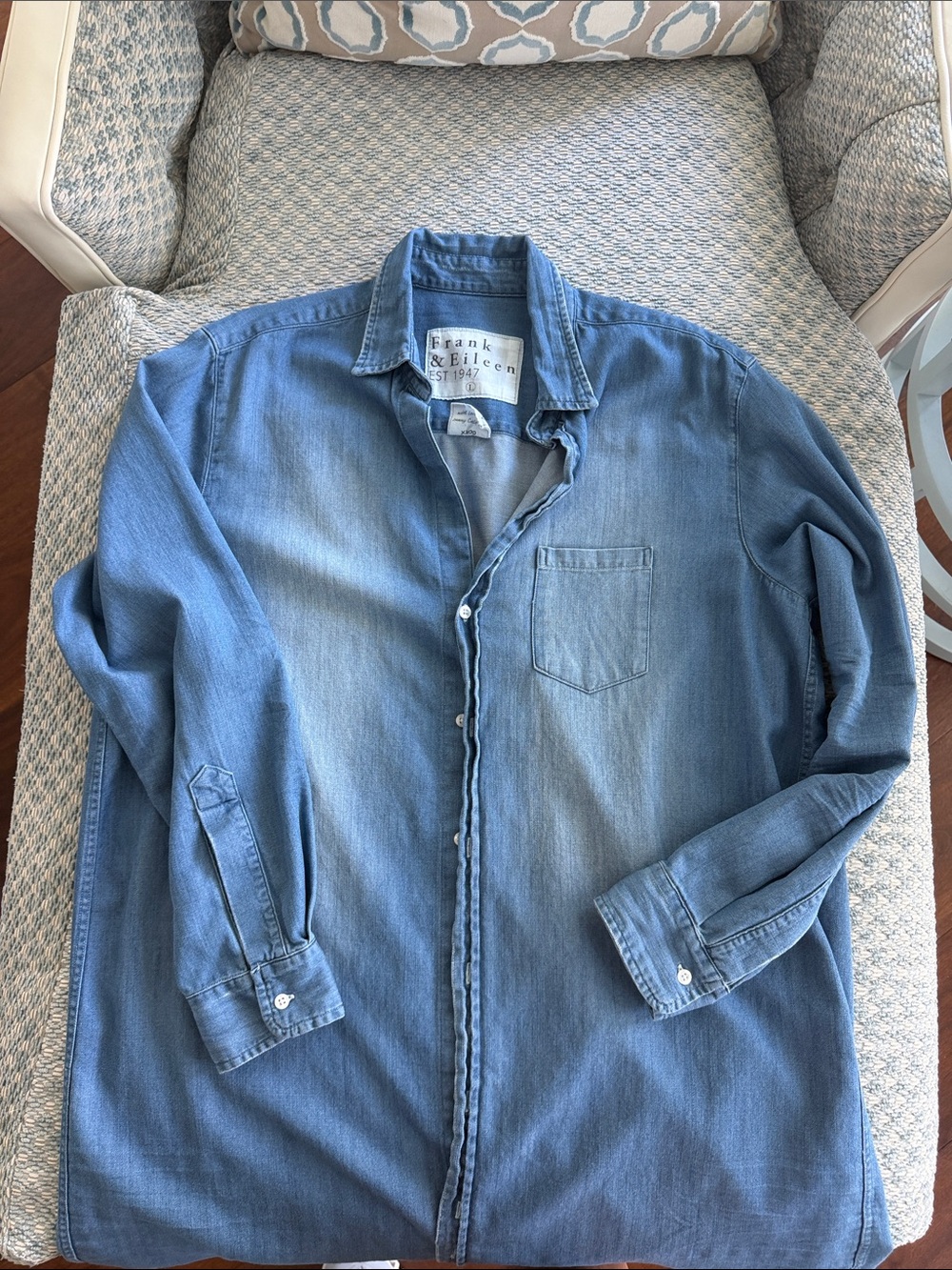 Frank & Eileen Washed Chambray Shirt in Blue